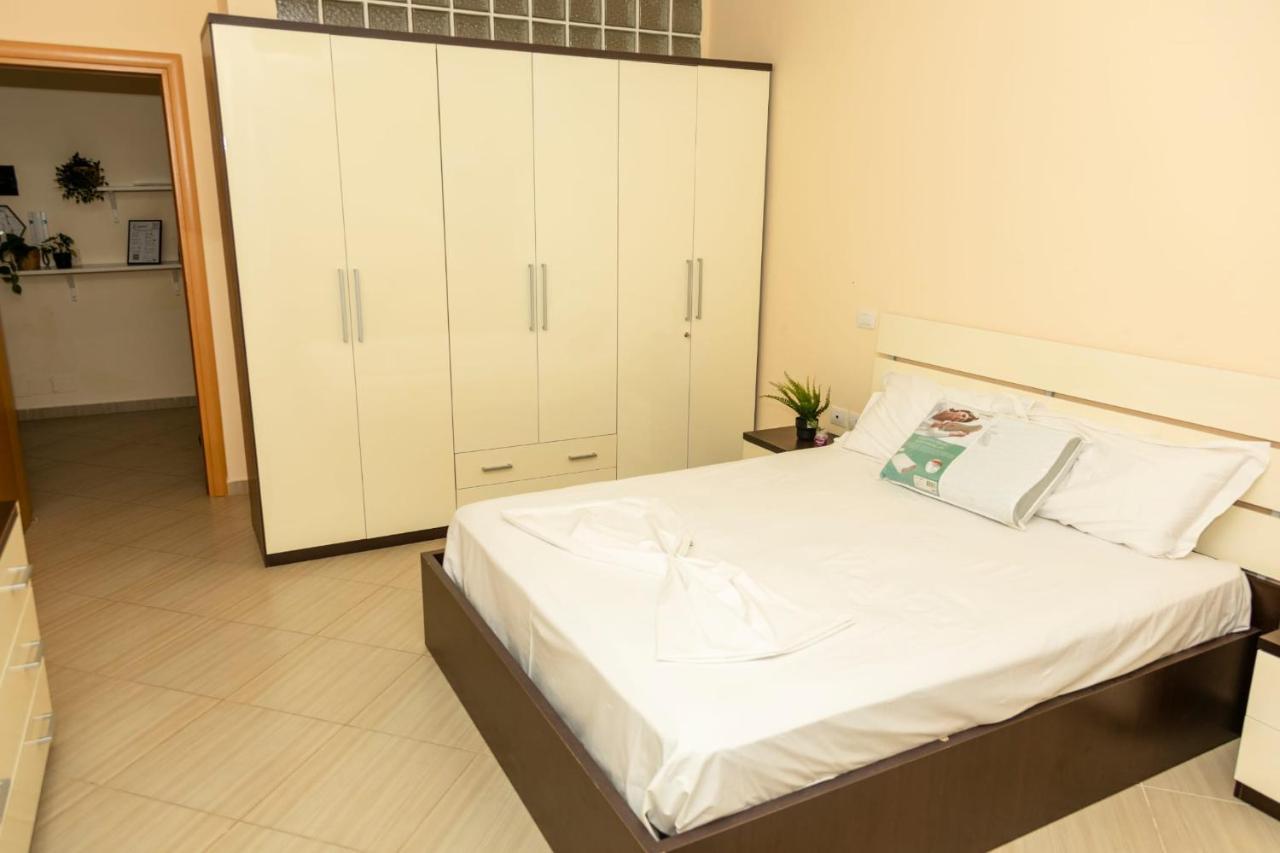 Bay Inn Apartment Sea Front Вльора Екстер'єр фото